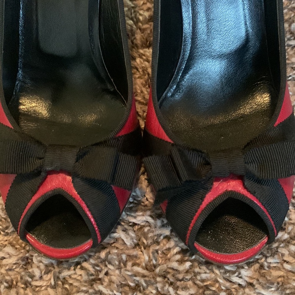 Marc Jacobs Red High Heel with Bow & Peep Toe - Picture 2 of 6